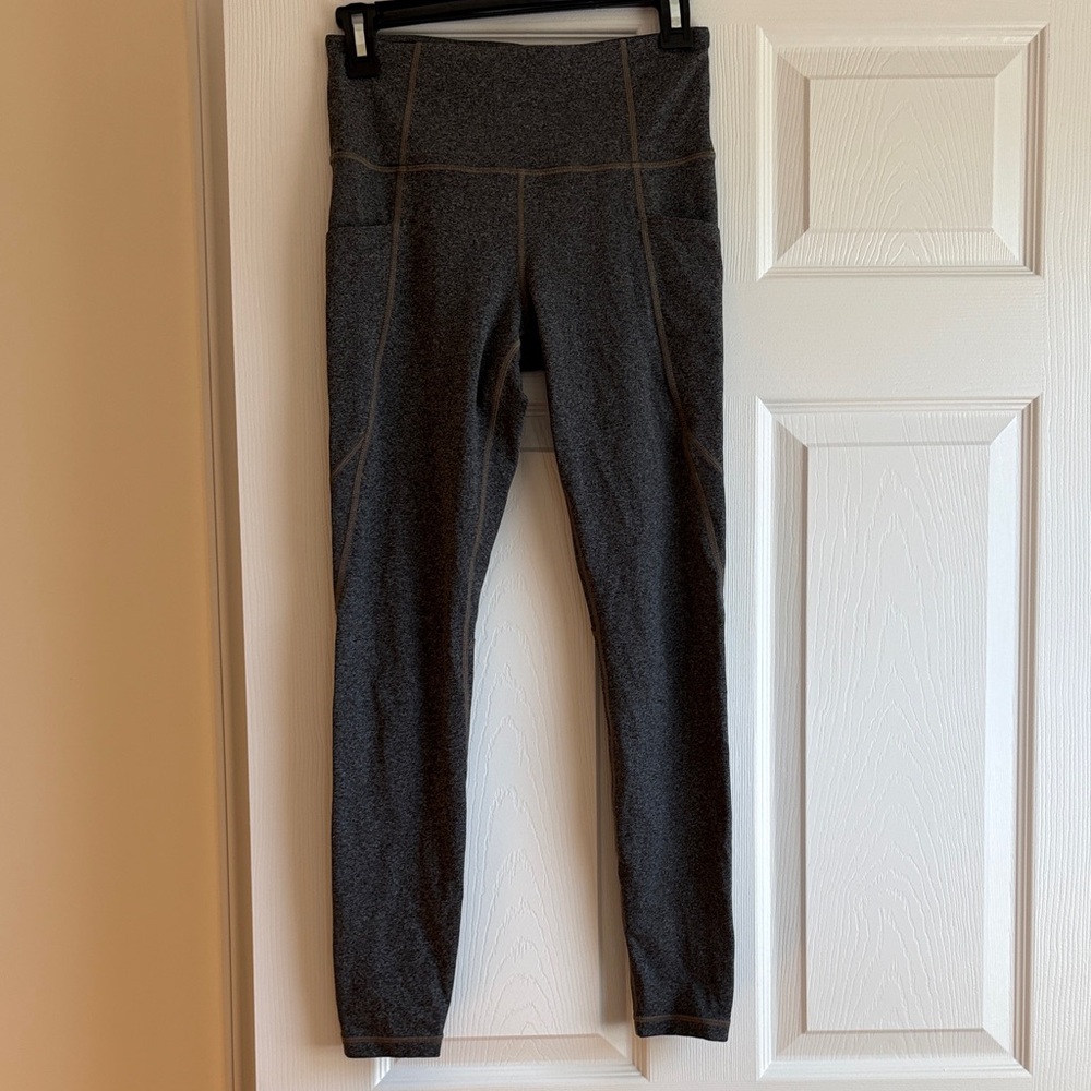 Athleta Salutation Stash High Rise 7/8 Leggings